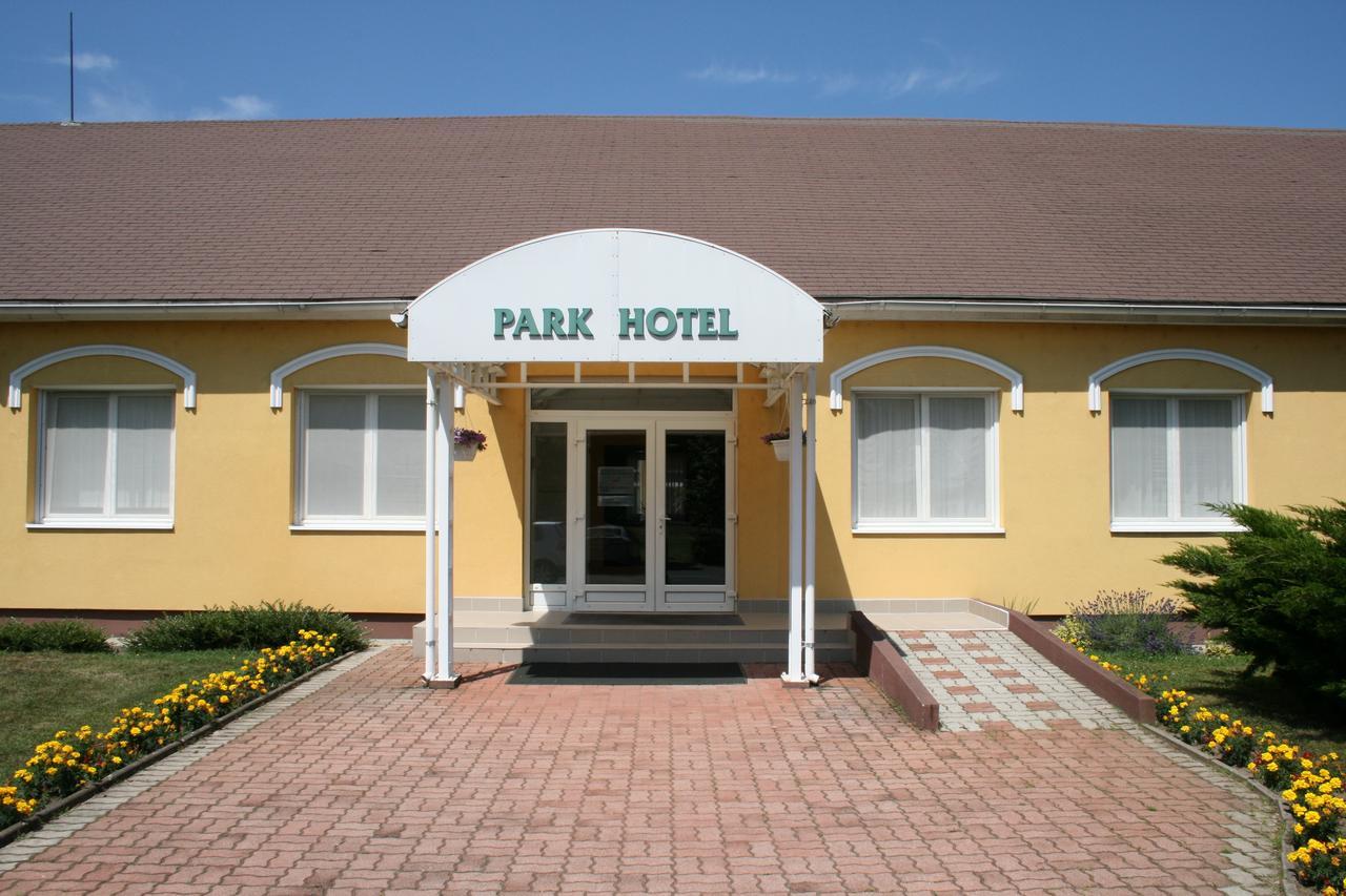 Park Hotel Es Rendezveny Centrum Bábolna 外观 照片