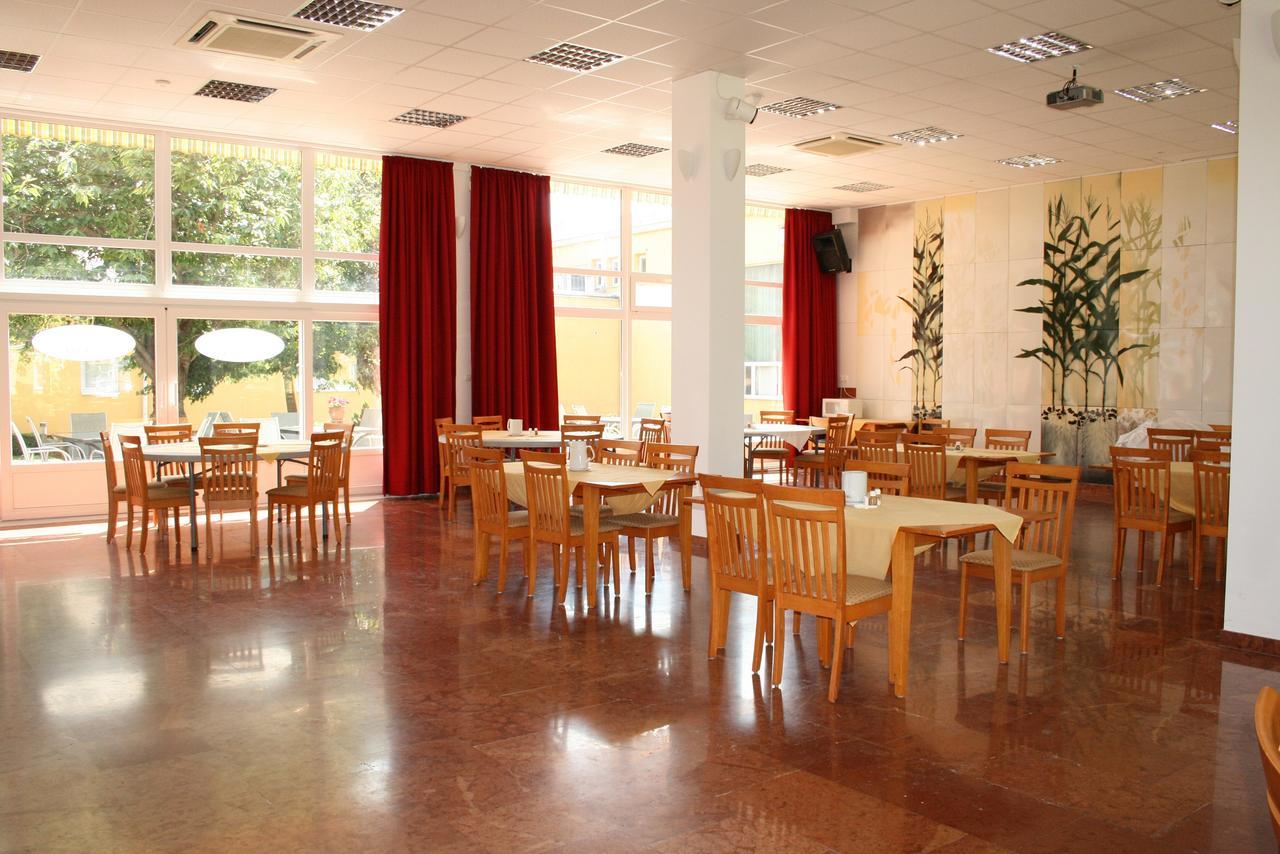 Park Hotel Es Rendezveny Centrum Bábolna 外观 照片
