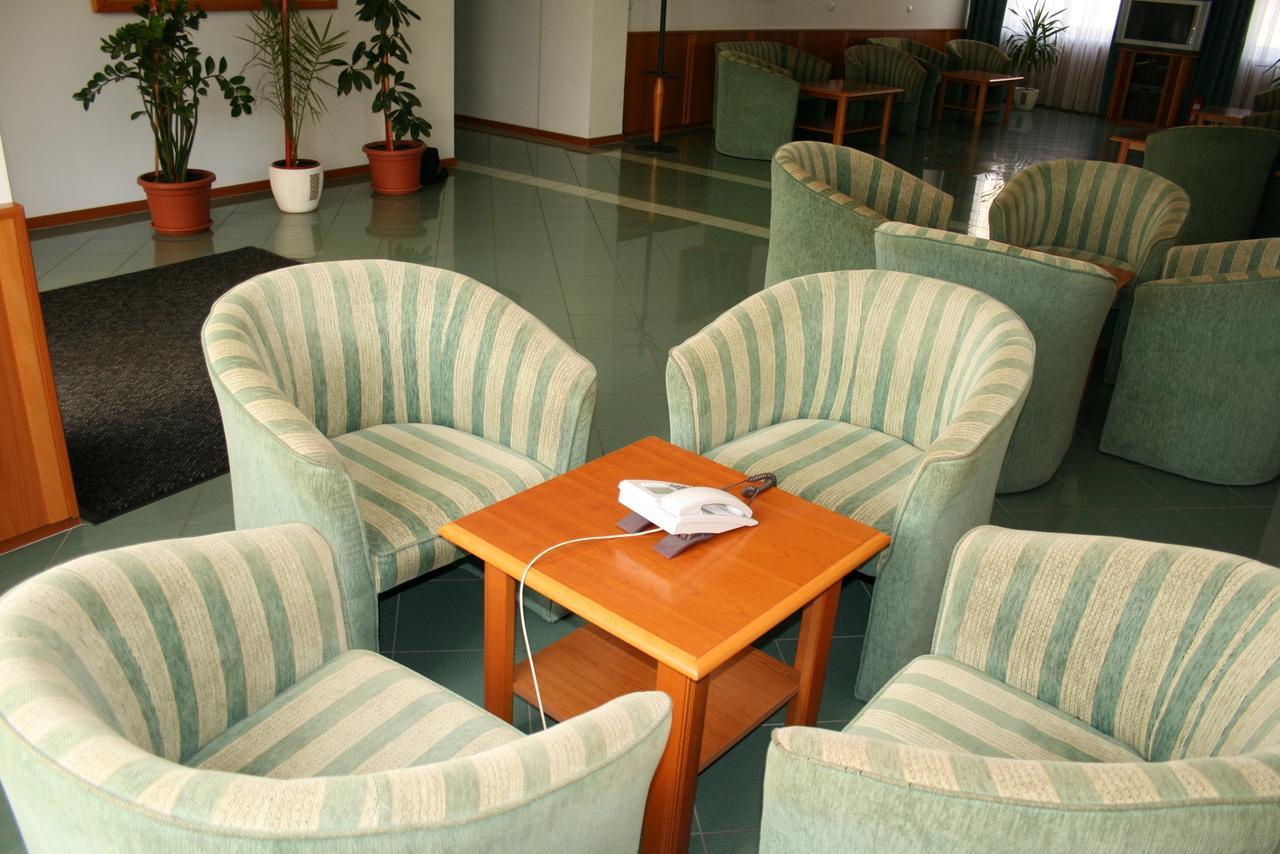 Park Hotel Es Rendezveny Centrum Bábolna 外观 照片