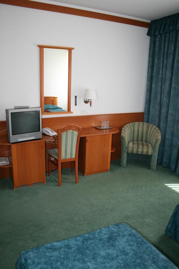 Park Hotel Es Rendezveny Centrum Bábolna 外观 照片
