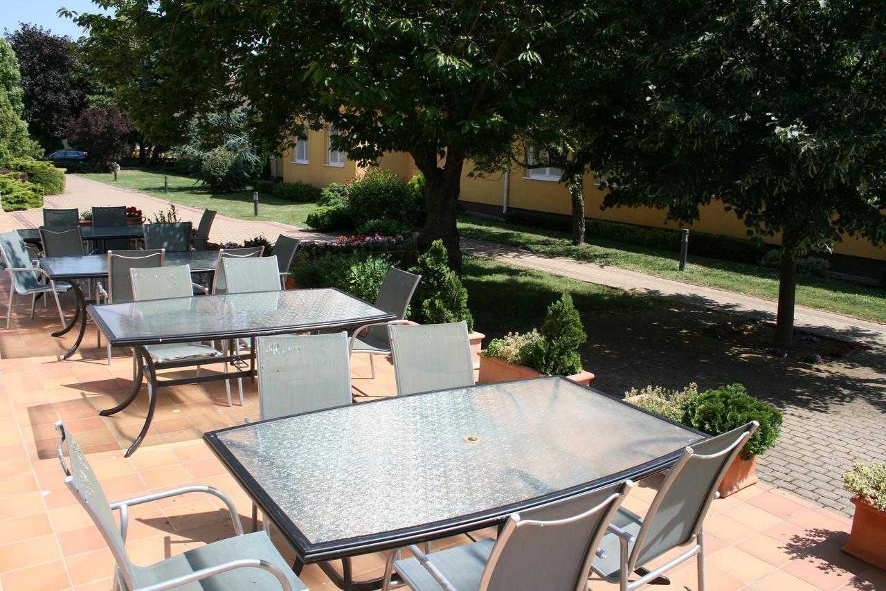 Park Hotel Es Rendezveny Centrum Bábolna 外观 照片