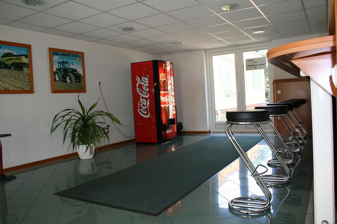 Park Hotel Es Rendezveny Centrum Bábolna 外观 照片